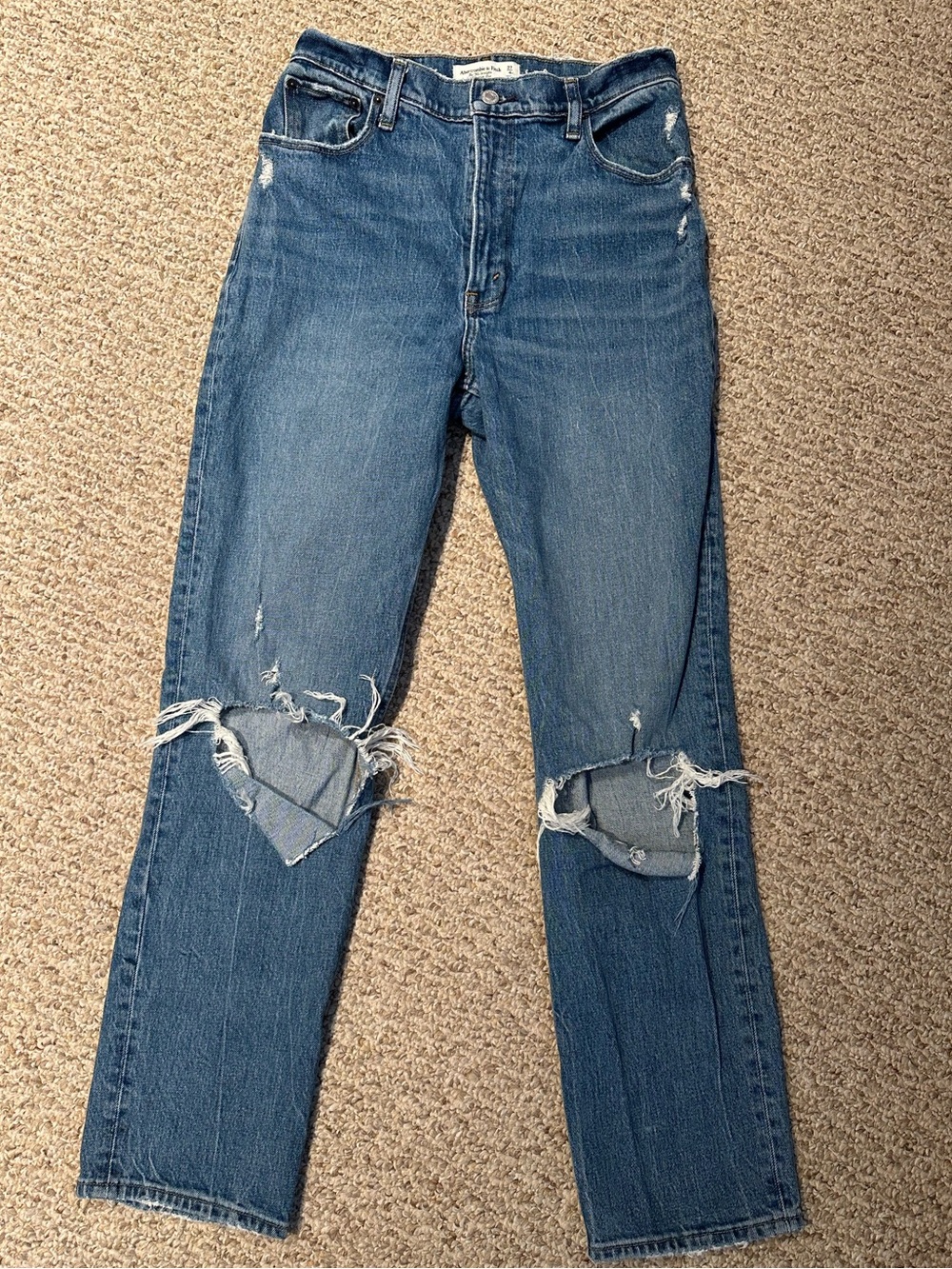High-Rise 90’s straight Distressed Abercrombie Jeans
